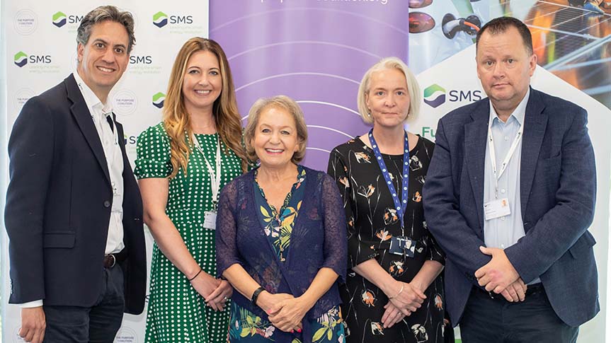 Ed Miliband visits Doncaster office