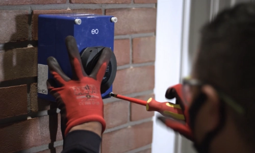 image showing a worker Installing a chargepoint